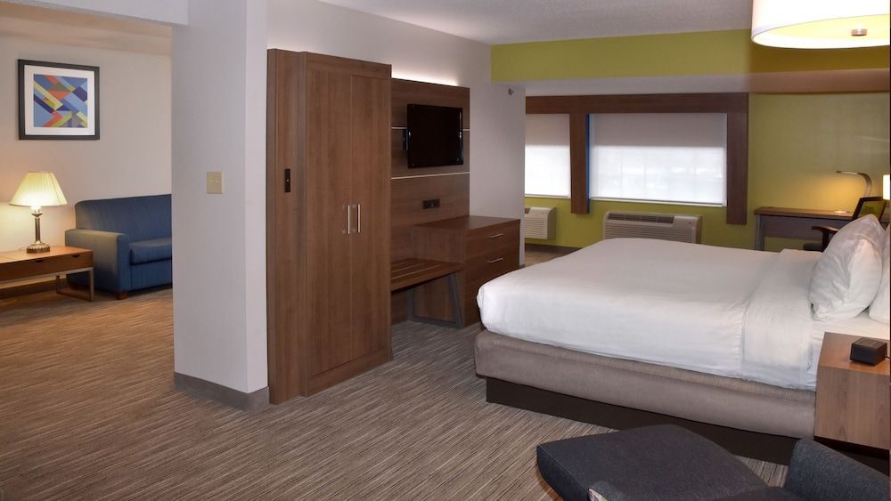 Holiday Inn Express MT. PLEASANT - SCOTTDALE by IHG 2