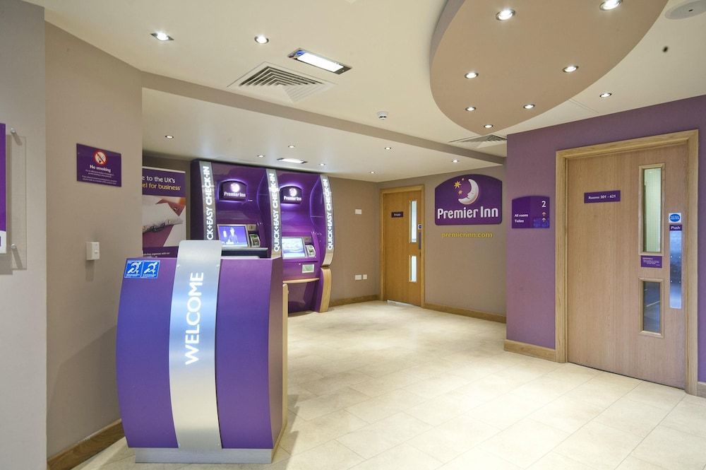 Premier Inn Edinburgh - Princes Street 2