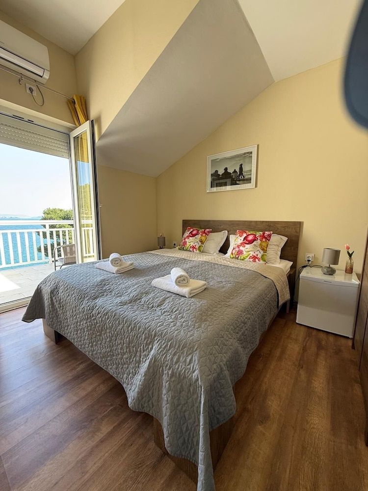 Adrian's Beach House by Max Gastro 1