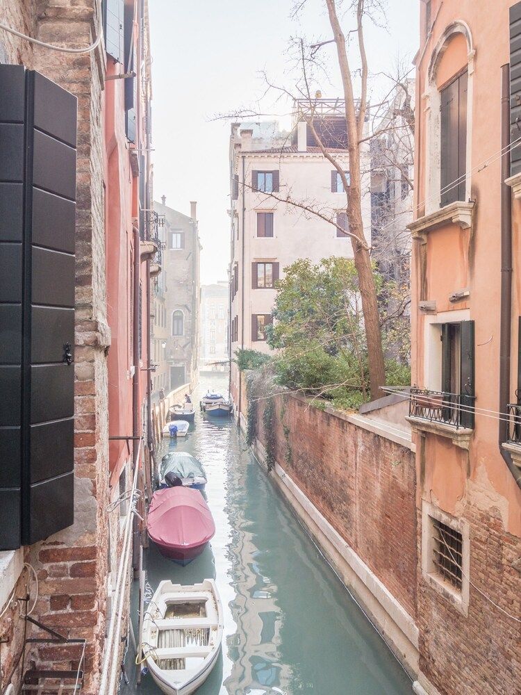 San Polo Canal View Apartments by Wonderful Italy 1
