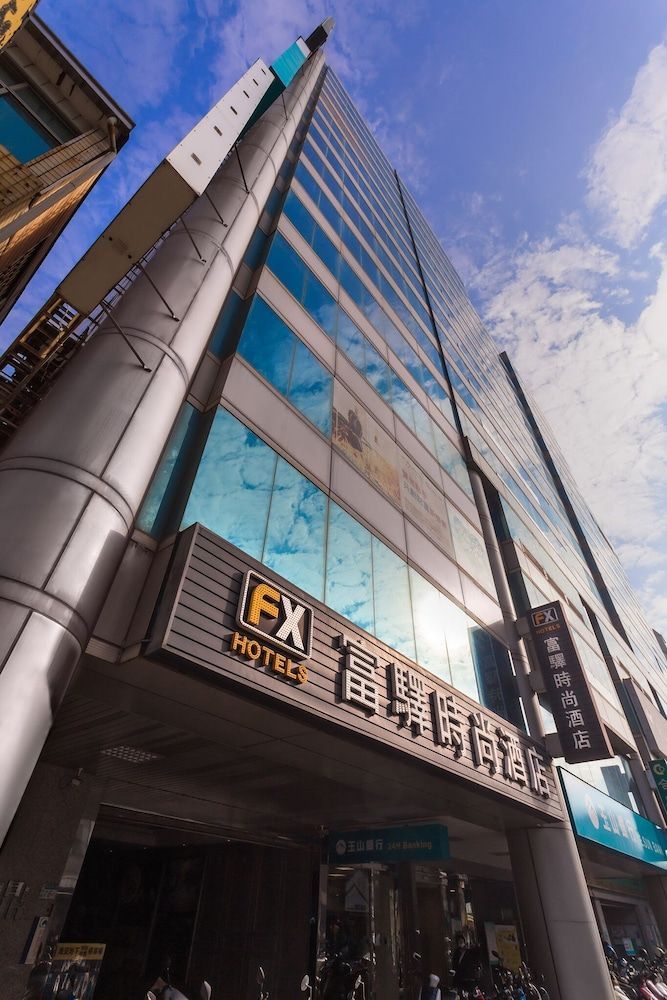 FX Hotel Tainan 1