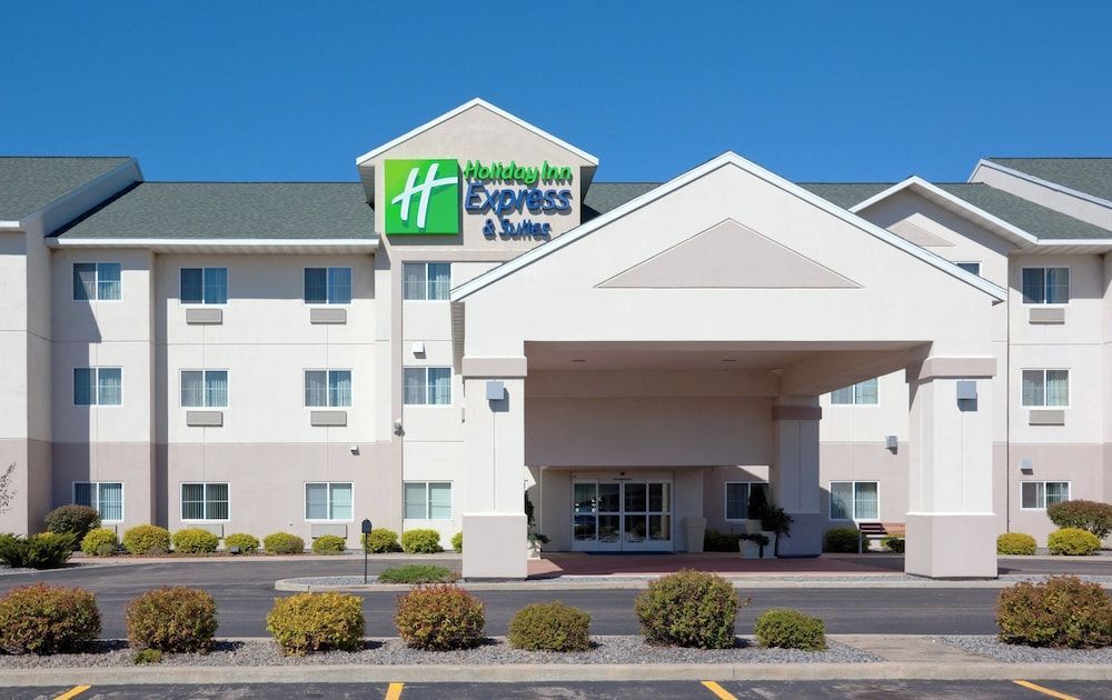 Holiday Inn Express & Suites STEVENS POINT by IHG 1