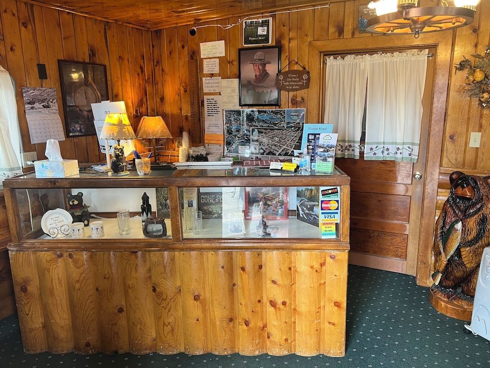 Pioneer Motel 1