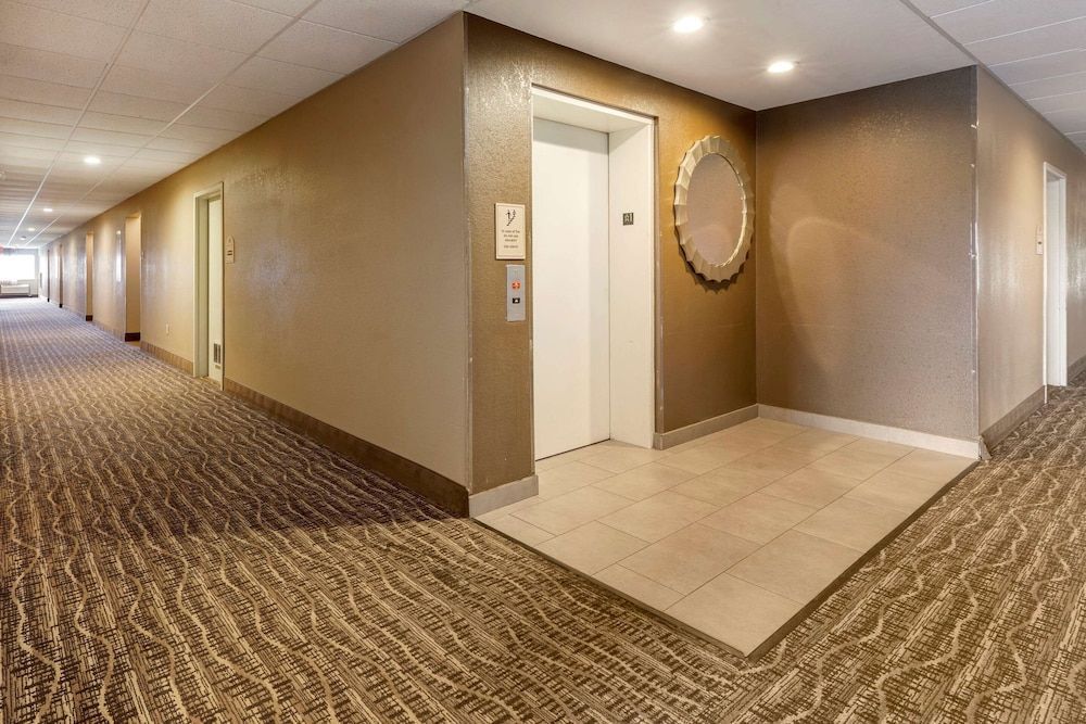 MainStay Suites Dubuque at Hwy 20 2