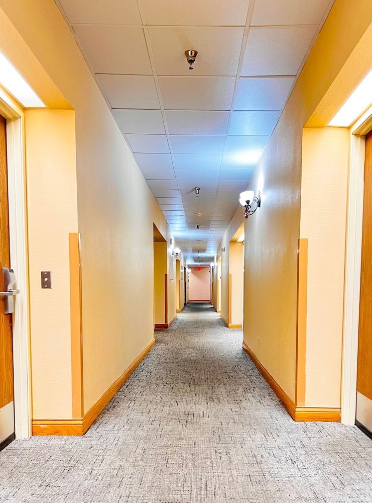 The Best Inn & Suites 2