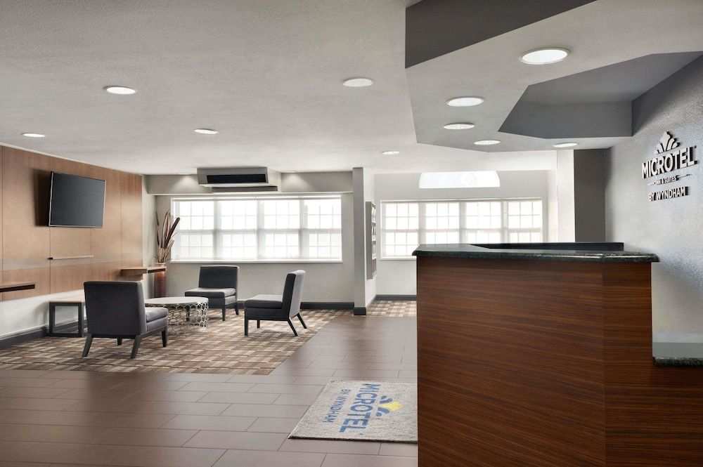 Microtel Inn & Suites by Wyndham Baton Rouge 2