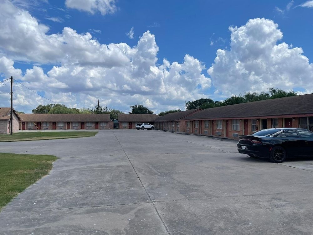 Lakeside inn & suites by OYO Mathis I 37 1