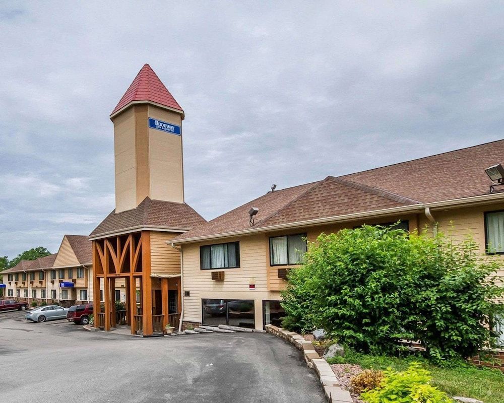 Rodeway Inn & Suites Madison East 1