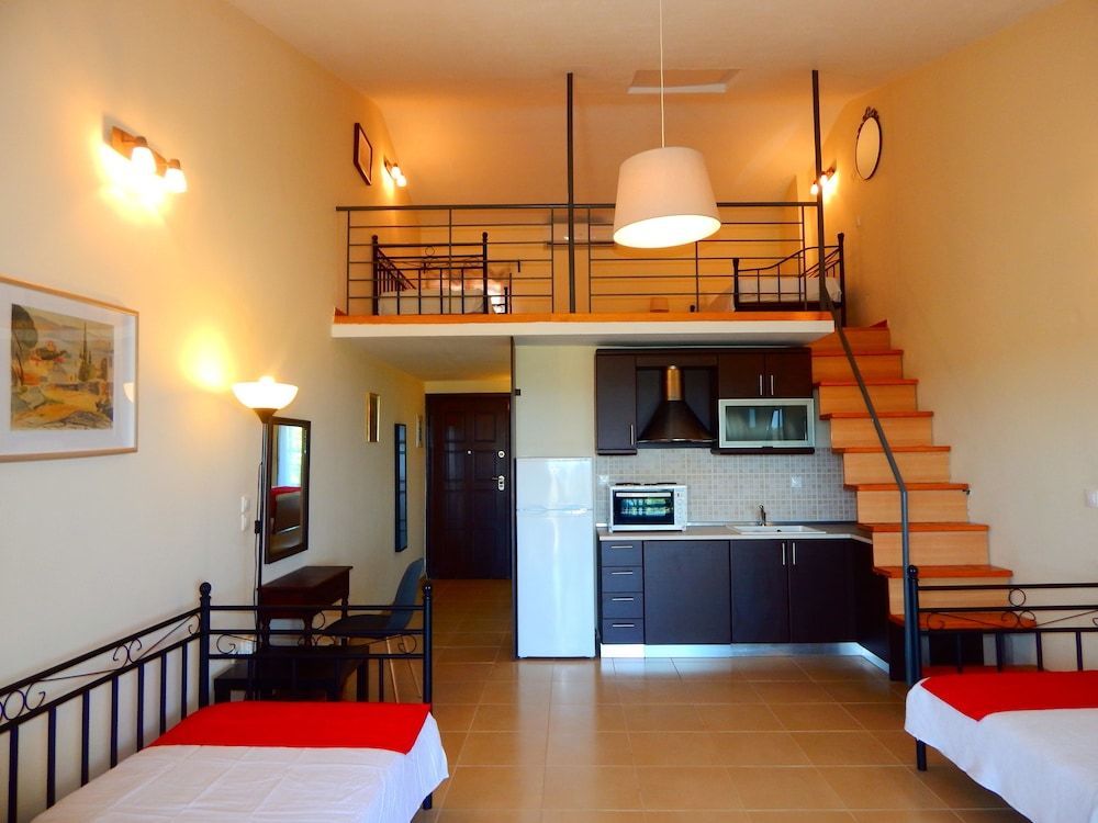 Kripis Studio Paliouri 1