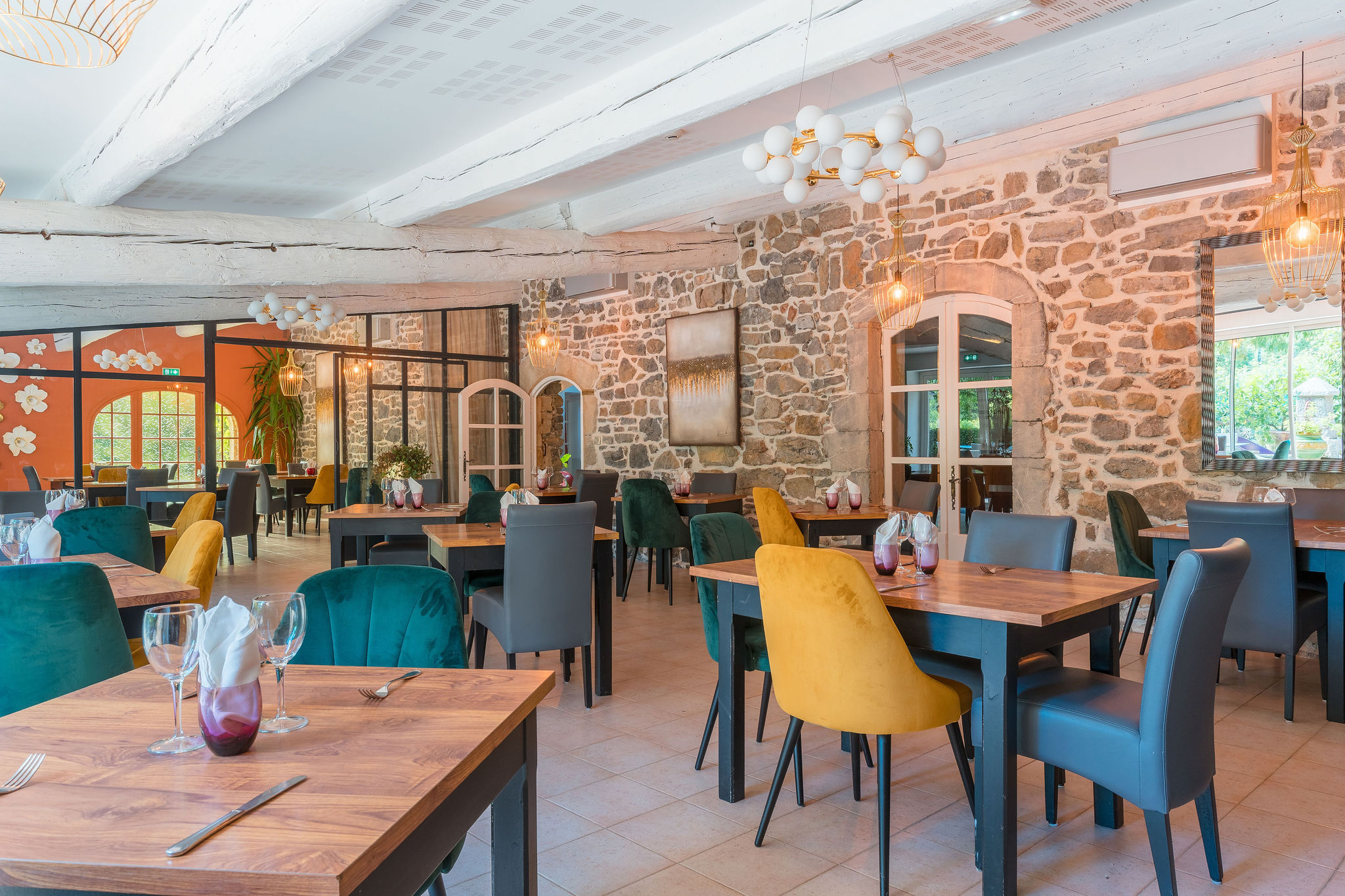 Logis Hôtel Restaurant Le Pradinas 1