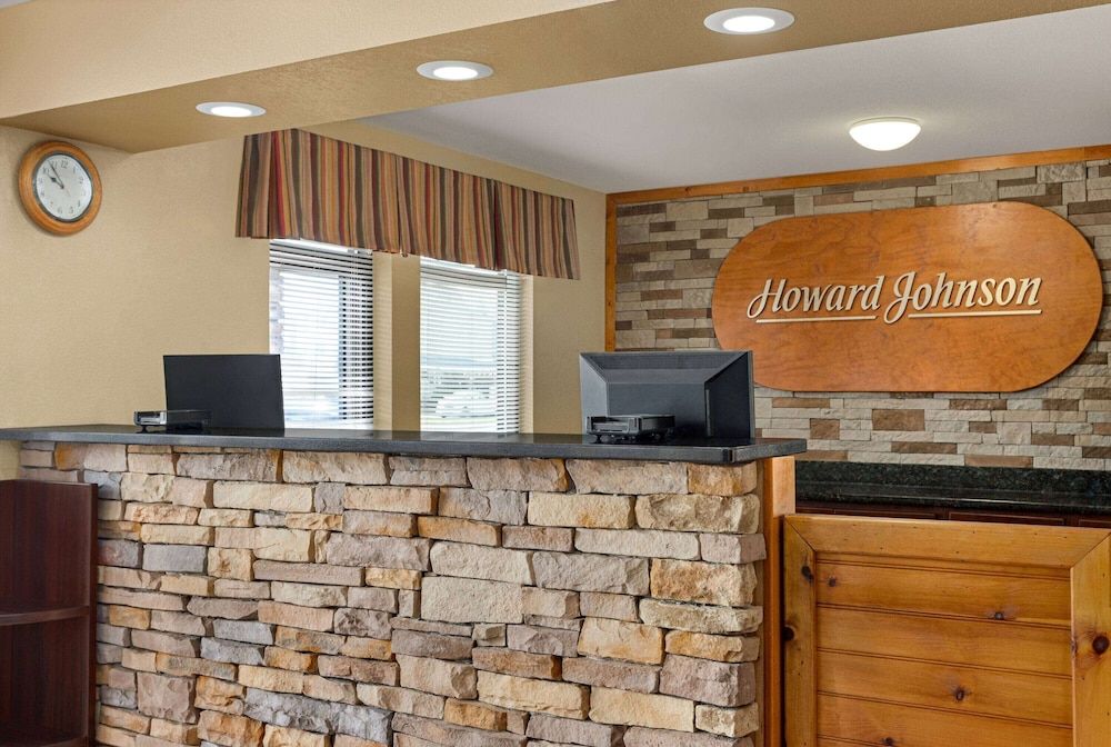 Howard Johnson by Wyndham Pigeon Forge 1