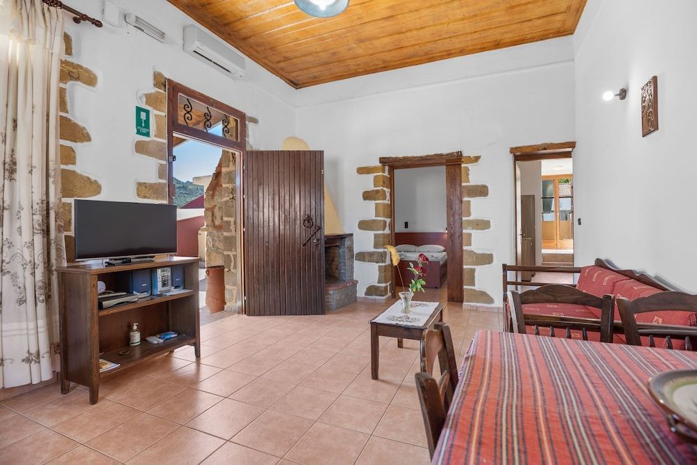 Countryside Apartment 2 With Shared Swimming Pool 2