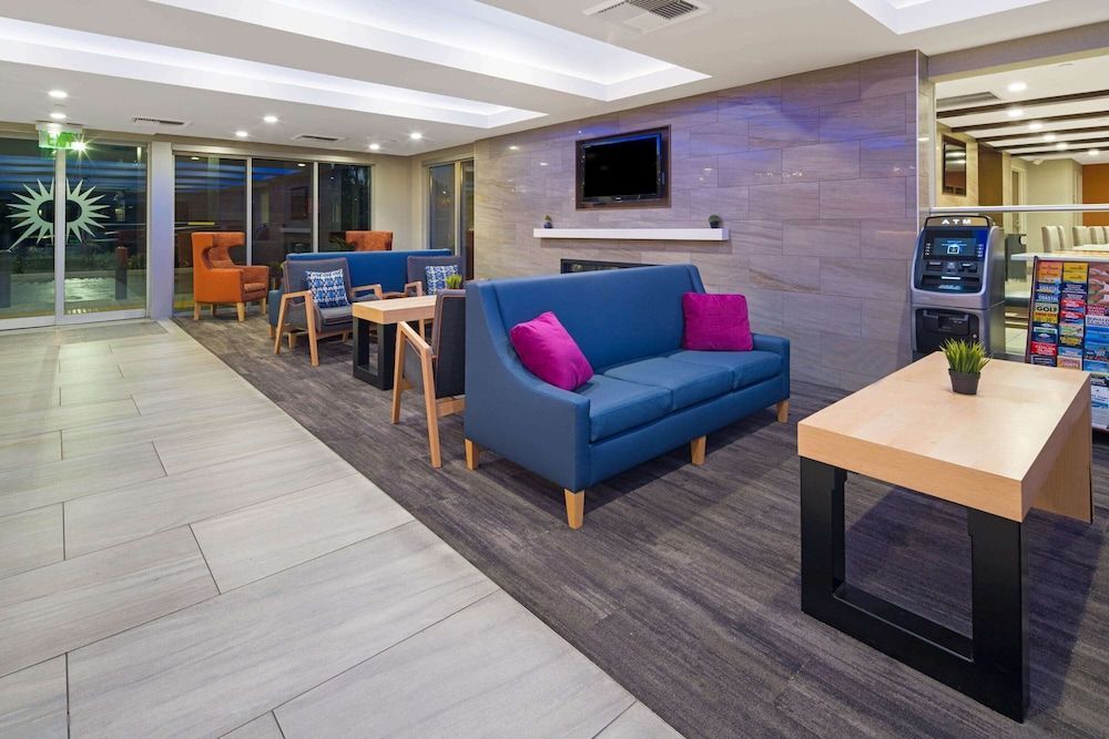 La Quinta by Wyndham Orange County Airport 2