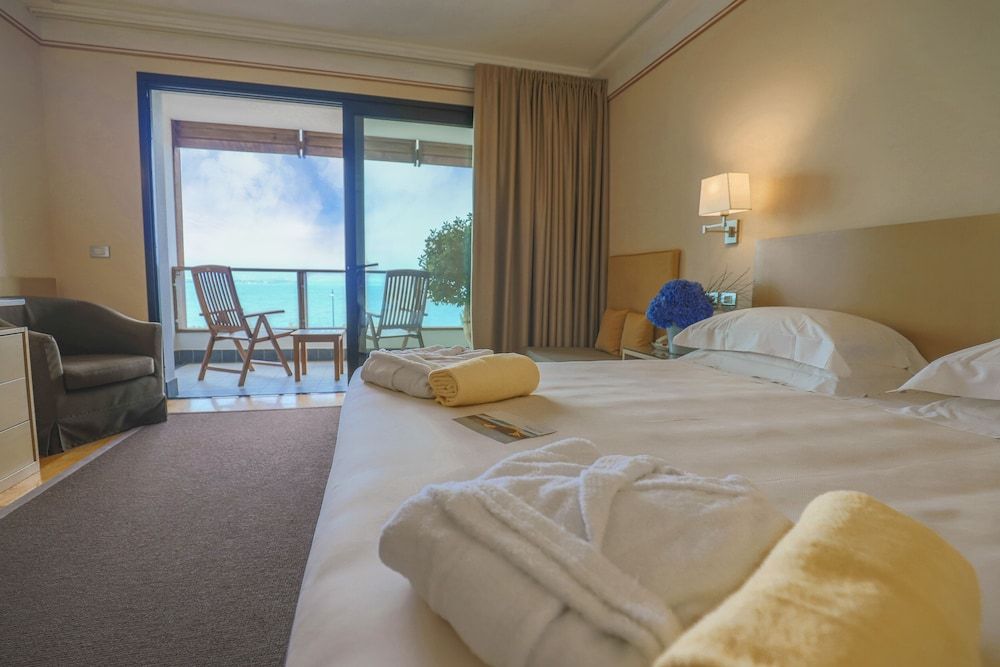 Hotel Acquaviva Del Garda 1