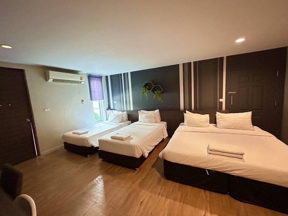 Paragon Inn 1