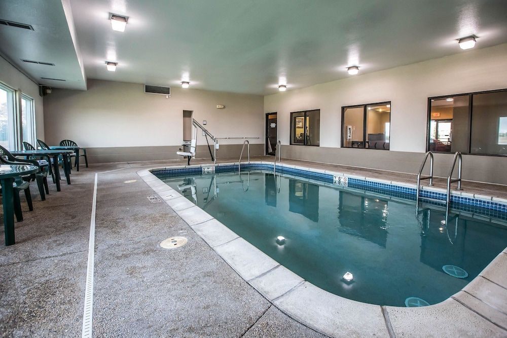 Quality Inn & Suites Mendota near I-39 1