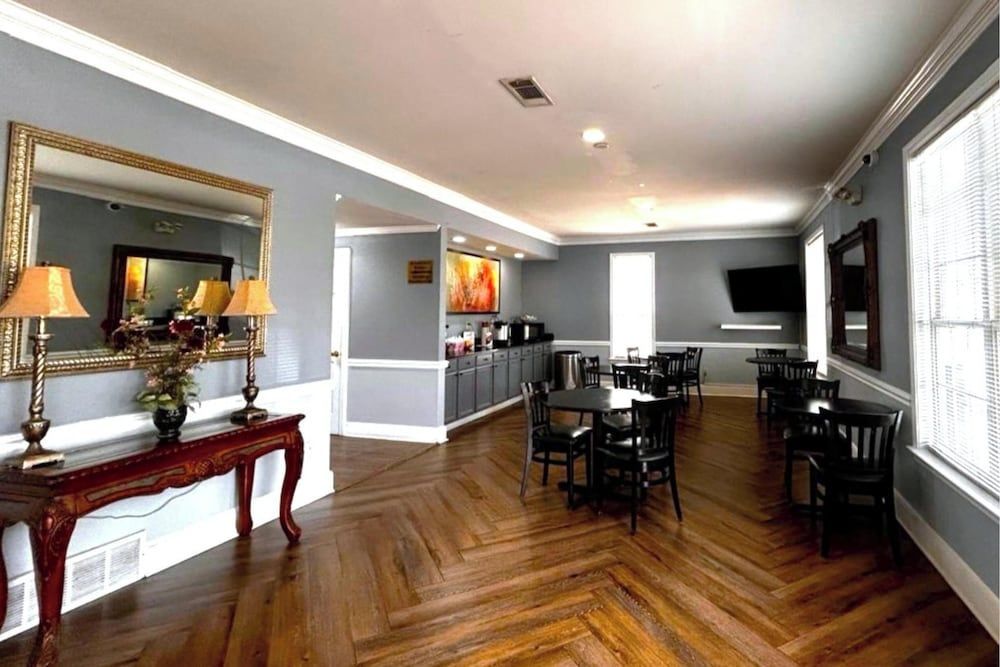 Plantation Oaks Suites & Inn Millington 2