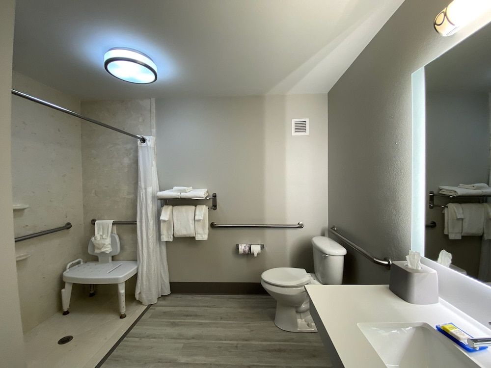 Holiday Inn Express & Suites SOMERSET CENTRAL by IHG 2