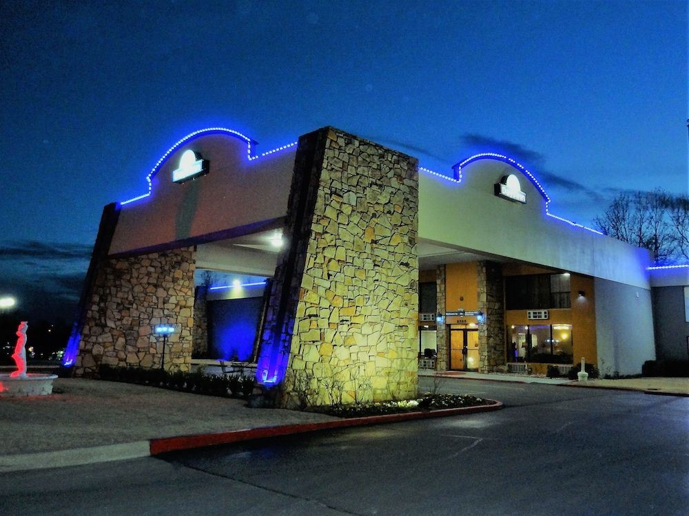 Days Inn by Wyndham Southern Hills/ORU 1