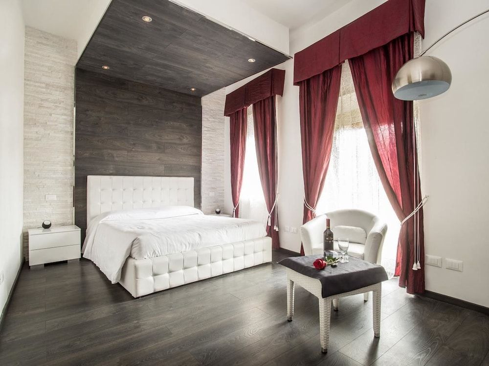Royal Rooms 1