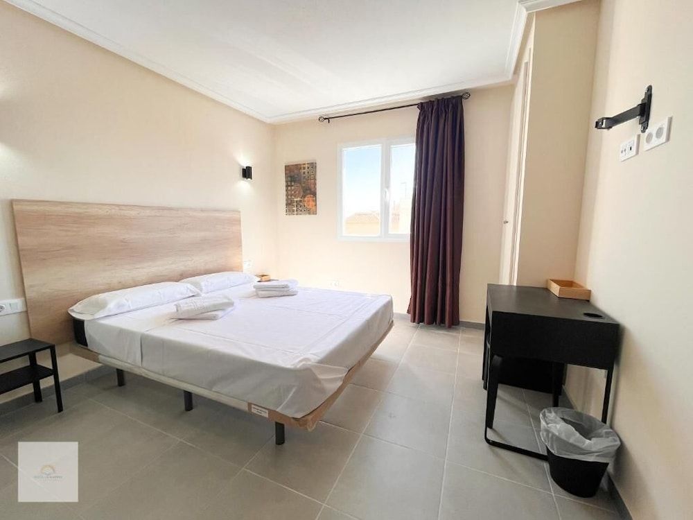 HOTEL LA MARINA 2