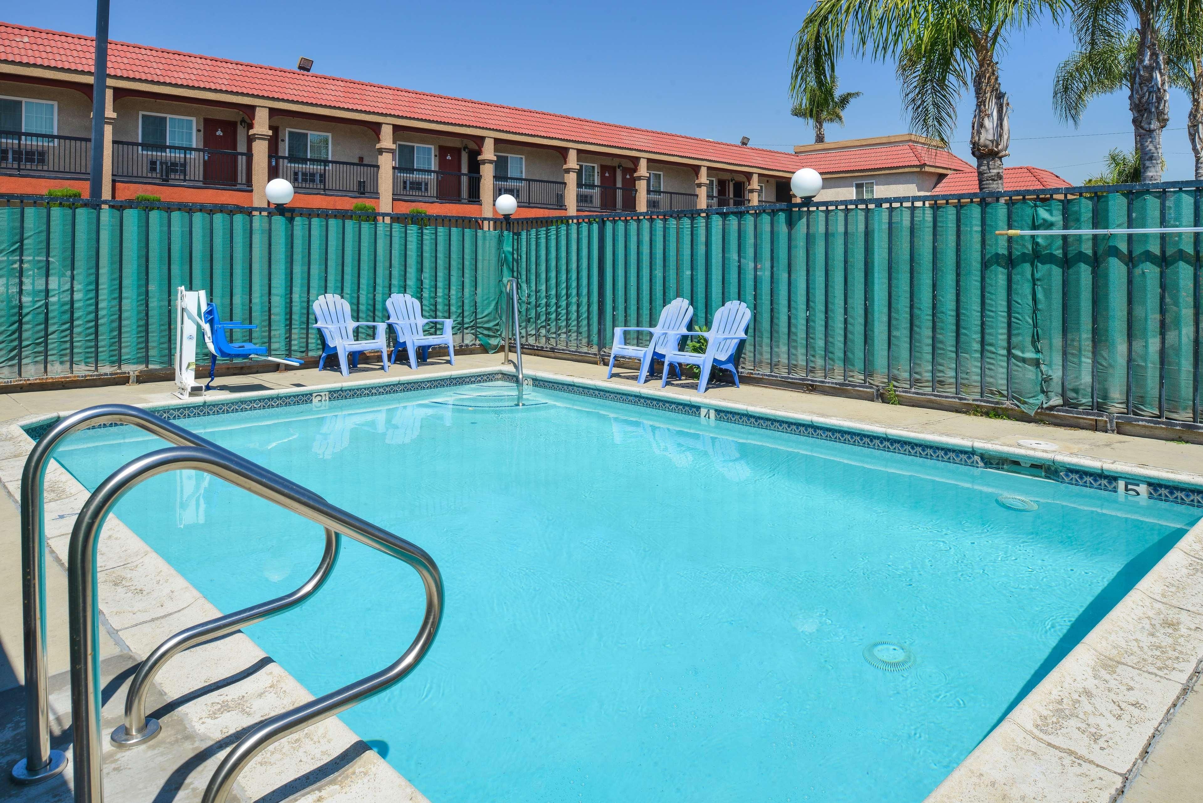 Americas Best Value Inn Rialto 2