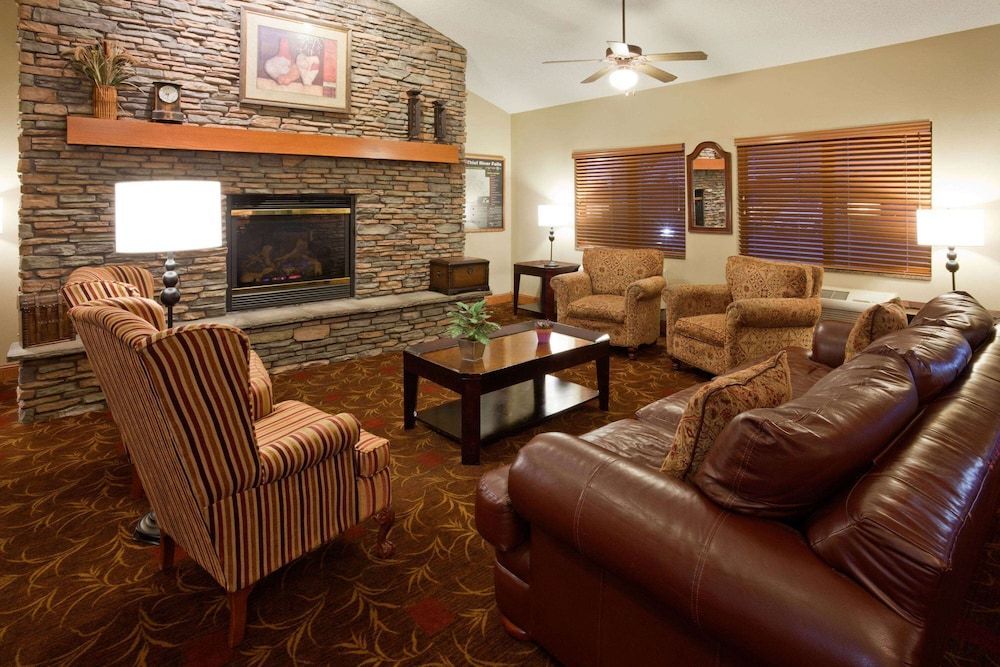 AmericInn by Wyndham Thief River Falls 2