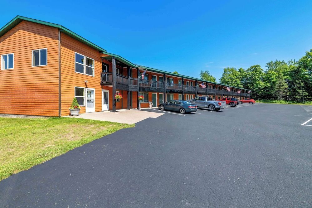 Quality Inn & Suites Munising 1