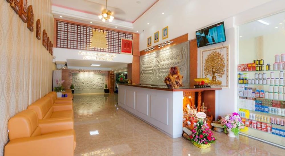 Seventh Heaven Hotel and High Bar 2