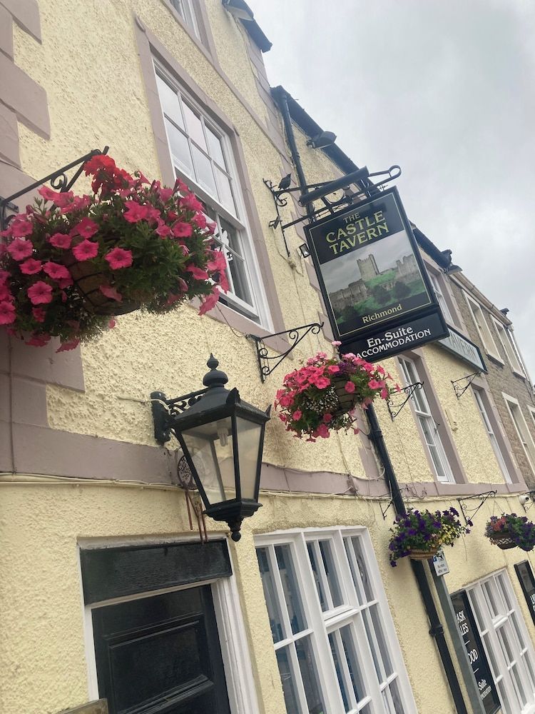 The Castle Tavern Pub & Guest Rooms 1