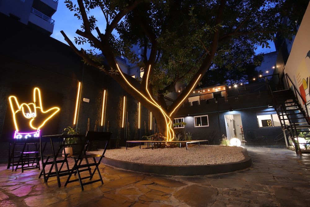 Play Hostel Garden 1
