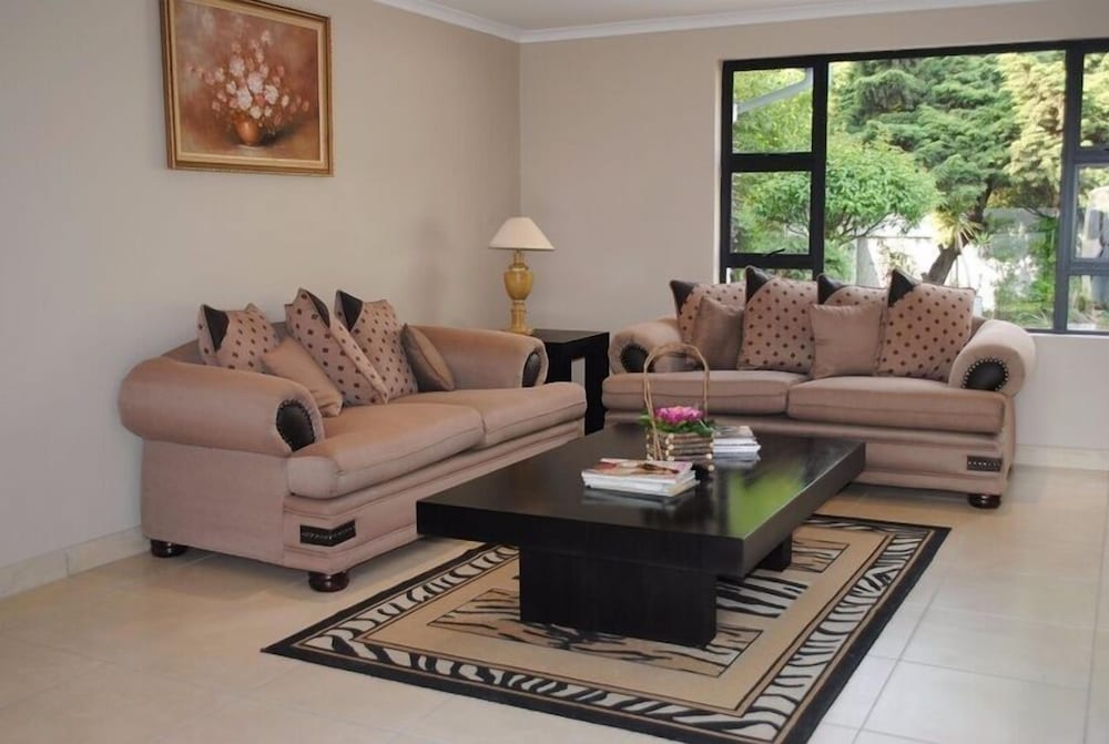 6 on Morris Guest Lodge 2