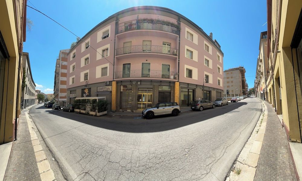 Room & Parking 1