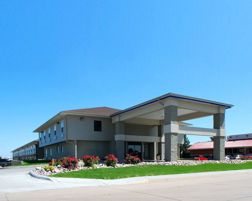 Econo Lodge Inn & Suites Kearney South 1