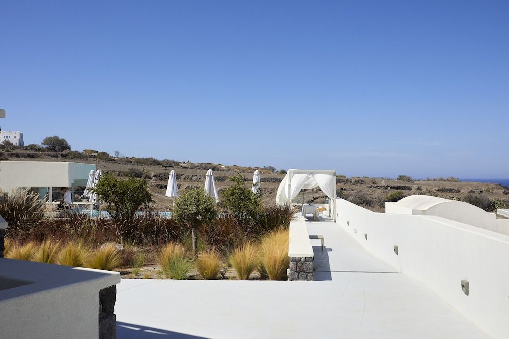 Adorno Oia 2