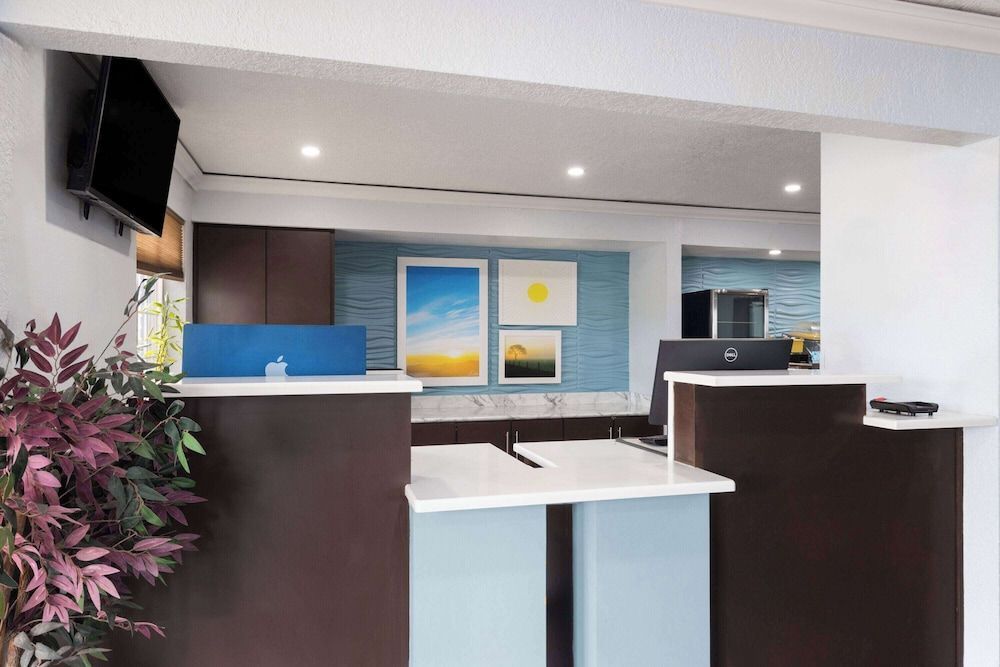 Days Inn by Wyndham Miami 2
