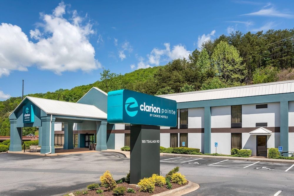 Clarion Pointe Cherokee 1