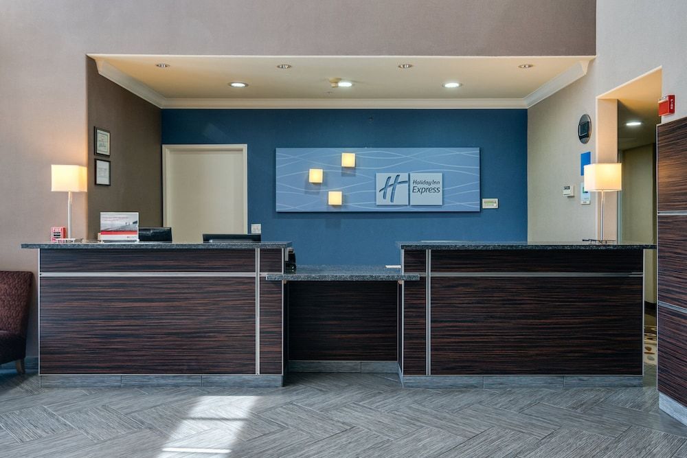 Holiday Inn Express & Suites SANTA CLARA by IHG 2