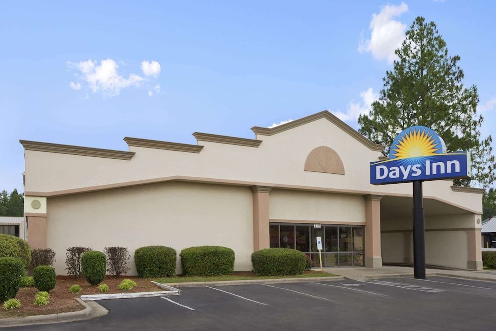 Days Inn by Wyndham Fayetteville-South/I-95 Exit 49 1