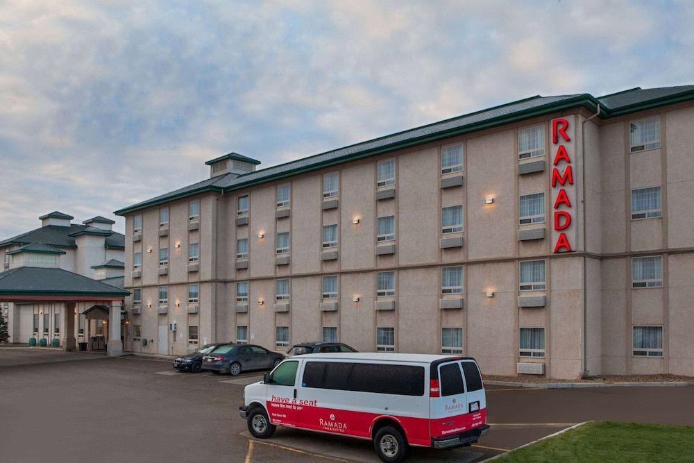 Ramada by Wyndham Red Deer Hotel & Suites 1