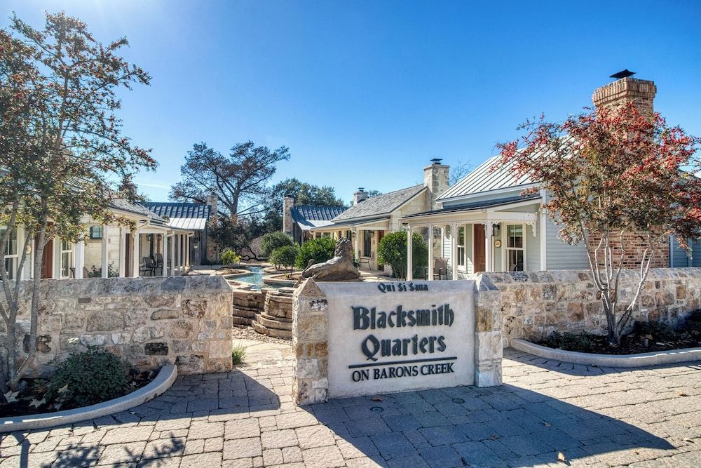 Blacksmith Quarter's on Barons Creek 1