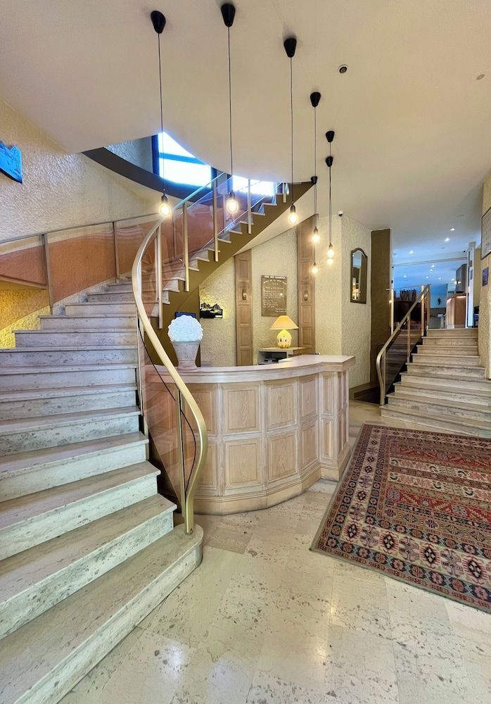 Hôtel Tour Maje 2