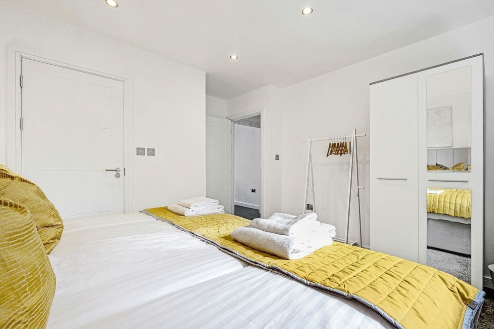St Martins House Luxury Apts. Ruislip 2