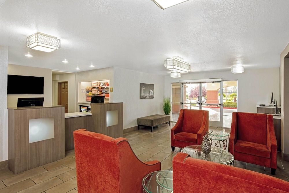 La Quinta by Wyndham Las Vegas RedRock/Summerlin 2