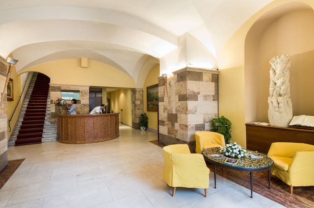 Hotel La Cisterna 2