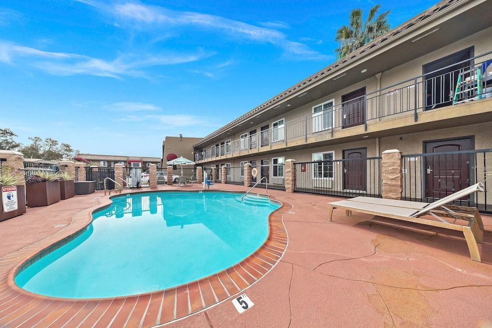 Econo Lodge Inn & Suites Escondido Downtown 1