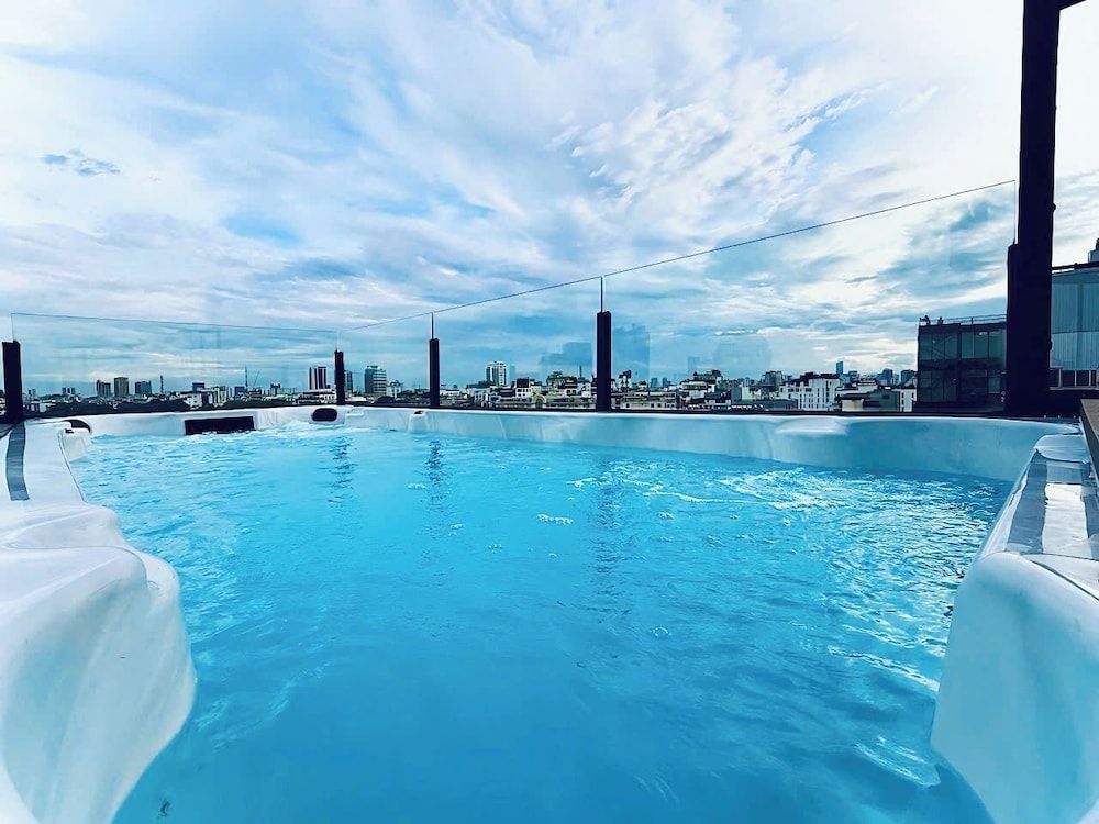 Lucien Hanoi Lakeside Hotel & Rooftop 1