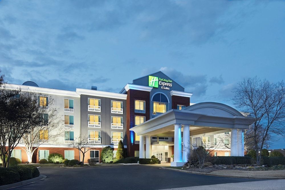 Holiday Inn Express & Suites I-26 & US 29 AT WESTGATE MALL by IHG 1