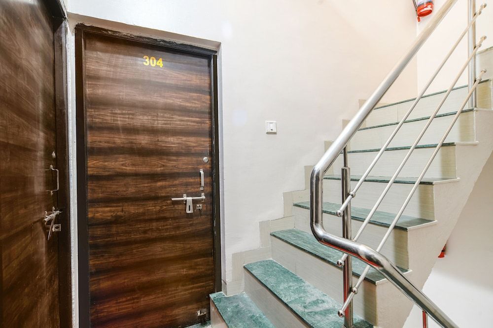 Fabexpress Royal Palace Inn 2