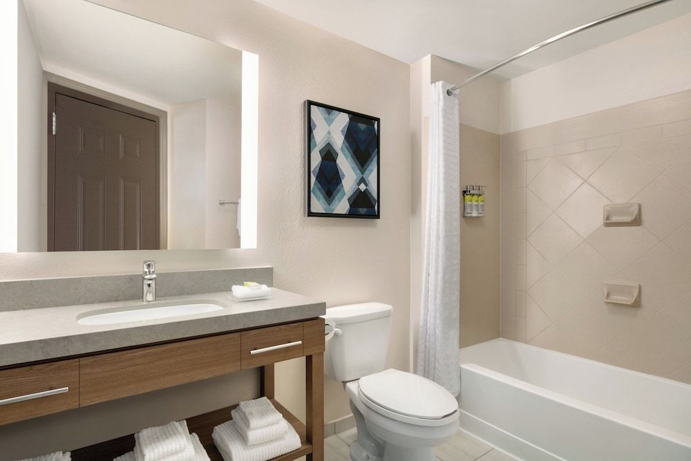 Holiday Inn CLEVELAND AIRPORT WEST by IHG 2